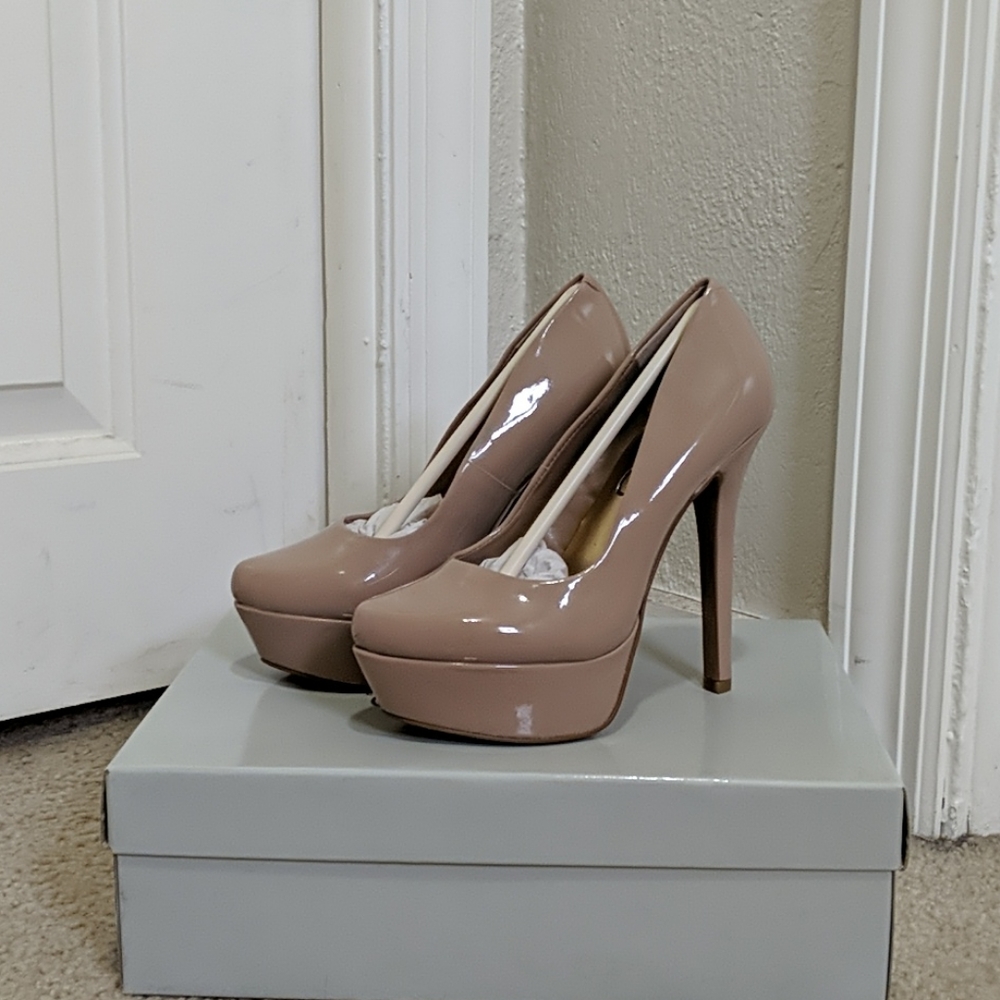 Jessica Simpson Nude Platform Pump, Size 5